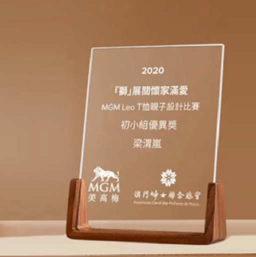 Crystal With Wood XH..